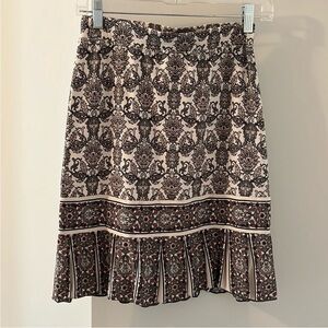 Max Studio Paisley Skirt Size XS. Gray and ivory.